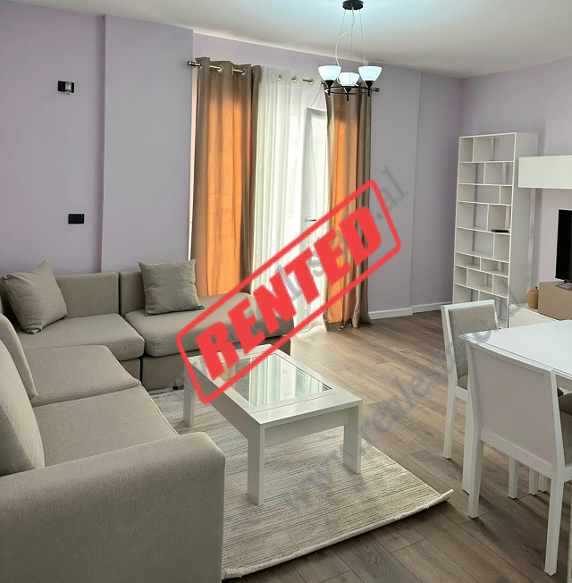 Apartament 1+1 me qira ne zonen e Liqenit te Thate, prane Hotel Radisson ne Tirane.
Eshte e pozicio